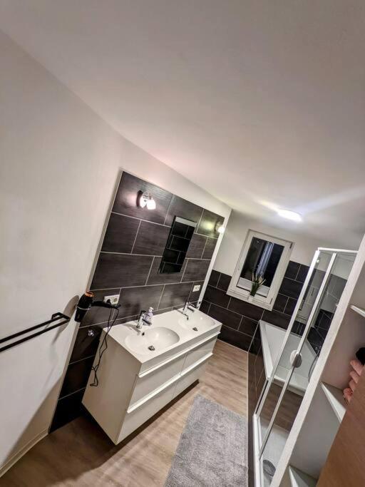 Fewo Im Lehm-Fachwerkhaus Erfurt Mit 3 Einzelnen Schlafzimmern Je Mit Tv Esterno foto