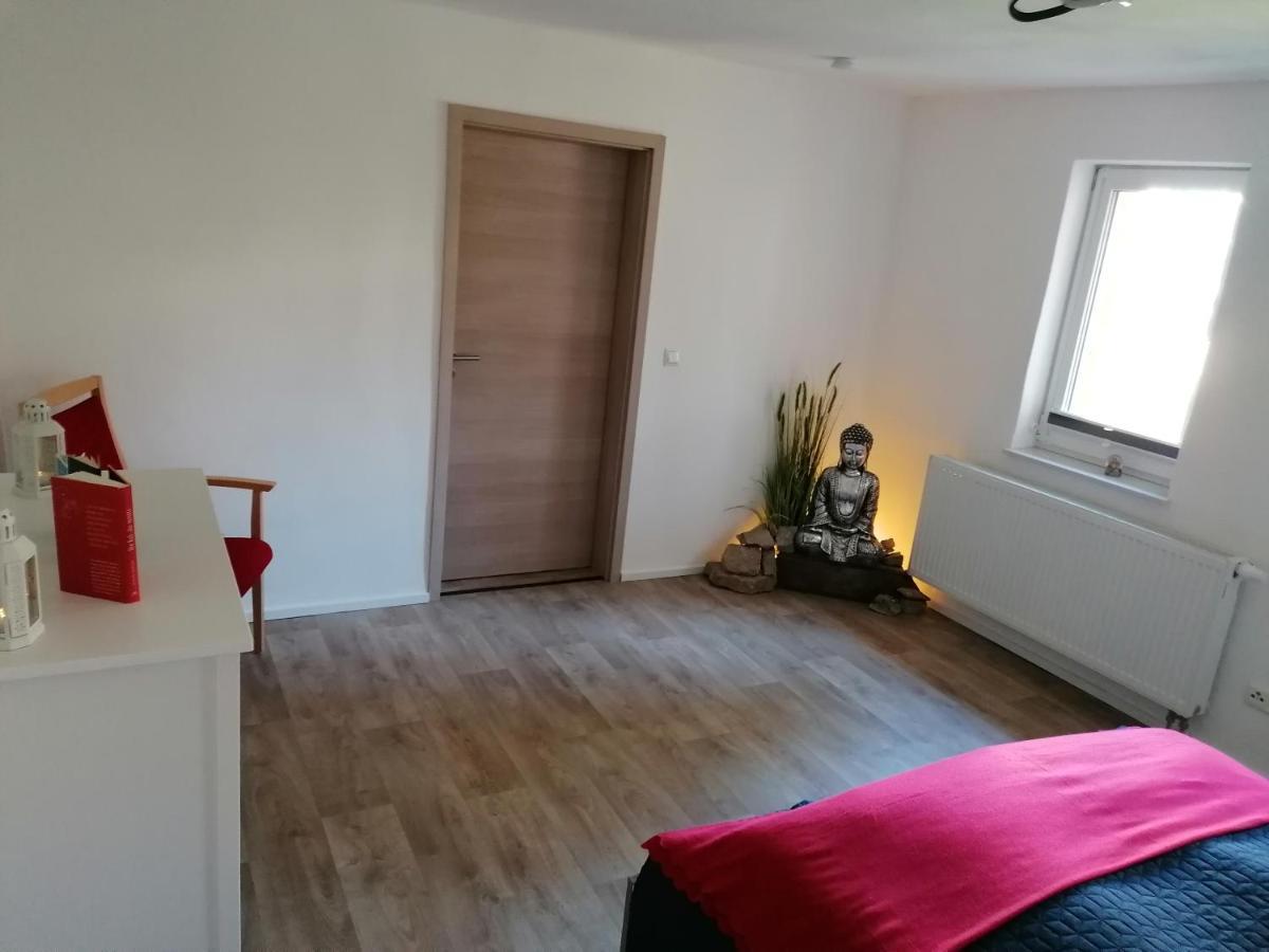 Fewo Im Lehm-Fachwerkhaus Erfurt Mit 3 Einzelnen Schlafzimmern Je Mit Tv Esterno foto